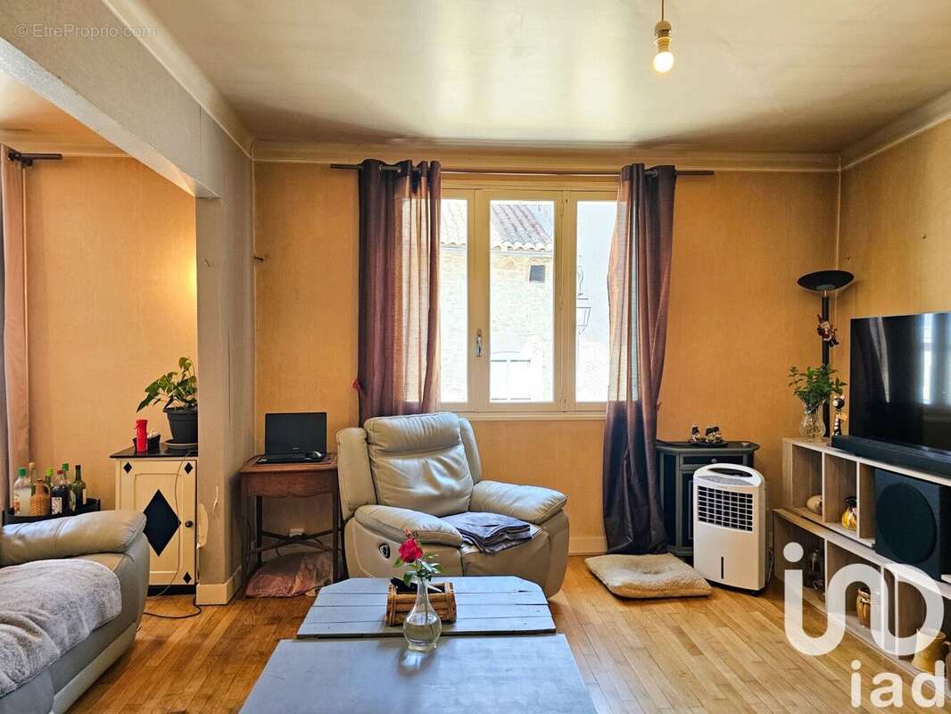Maison 303 m² à Les Salles-Lavauguyon  - photo 9