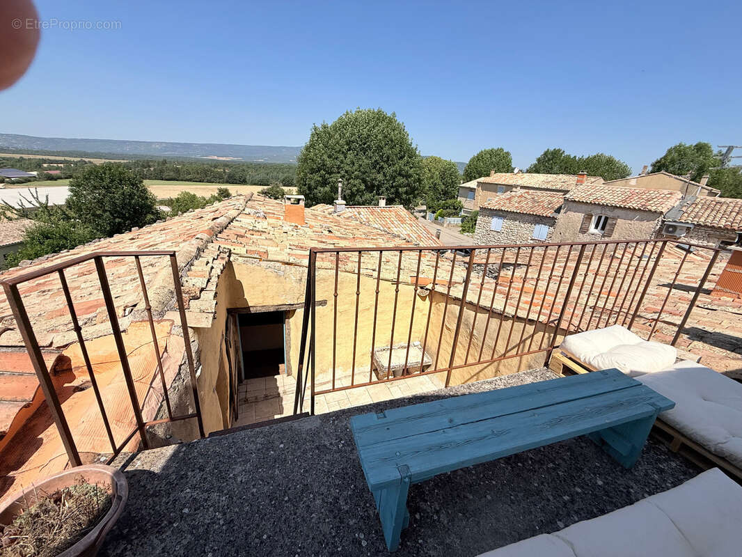 Maison familiale à vendre 7 pièces SAINT TRINIT (84) - Tropézienne avec vue sur les toits du village et la campagne environnante - photo 13