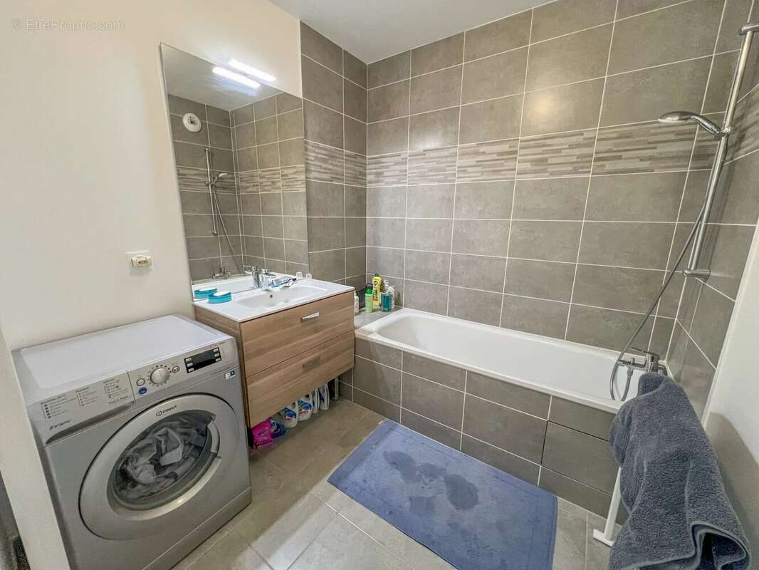 Appartement à LE MESNIL-SAINT-DENIS