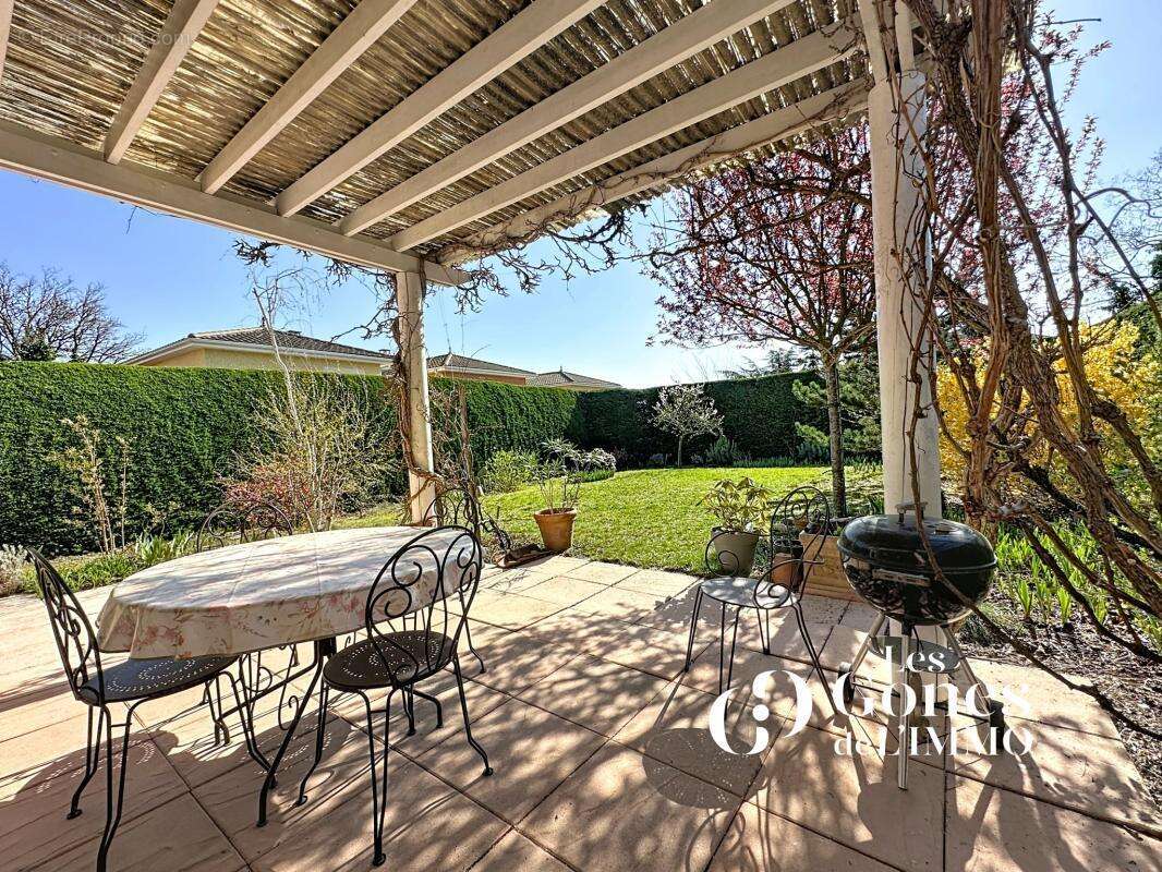 Maison à SAINT-GENIS-LES-OLLIERES