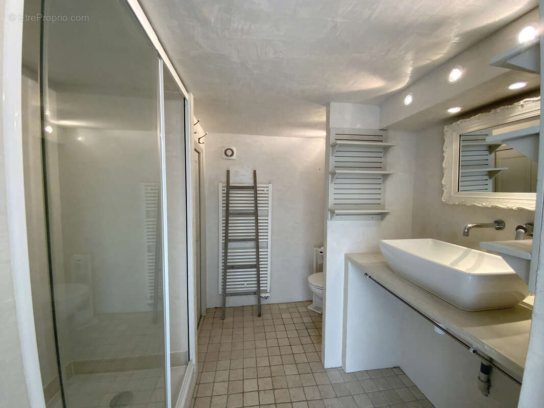 Charmante maison avec terrain arboré et piscine  à Uzès. - photo 20