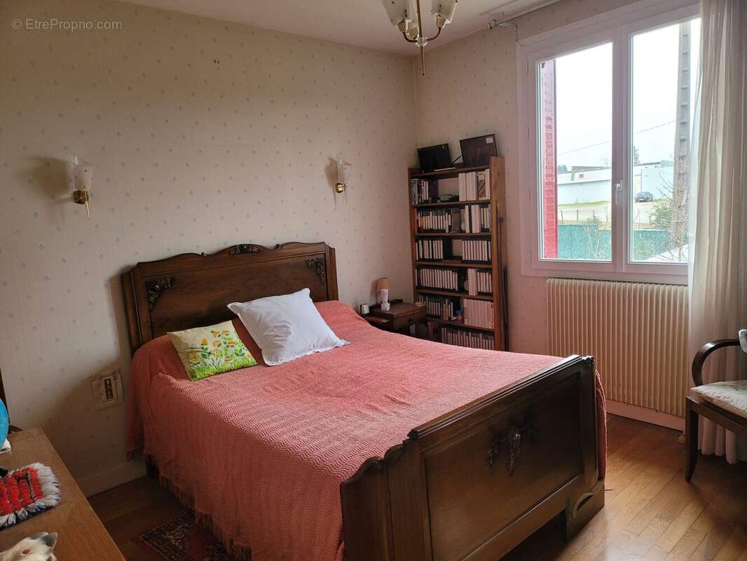 Maison à SAINT-LEONARD-DE-NOBLAT