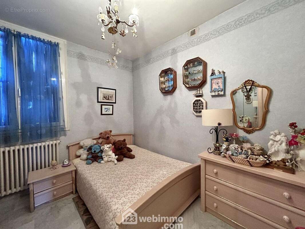 Chambre de 11,60 m2 - Appartement à BASTIA