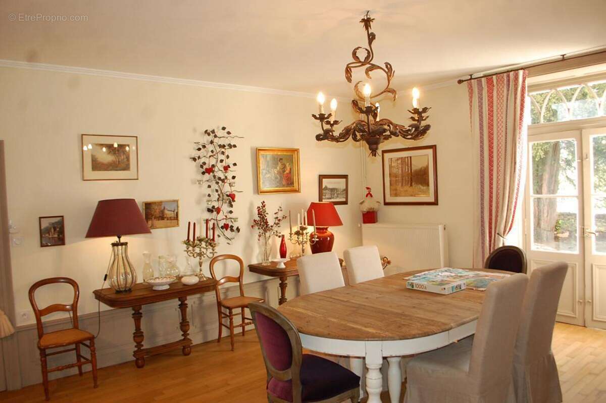 Maison à DAMPIERRE-SUR-SALON