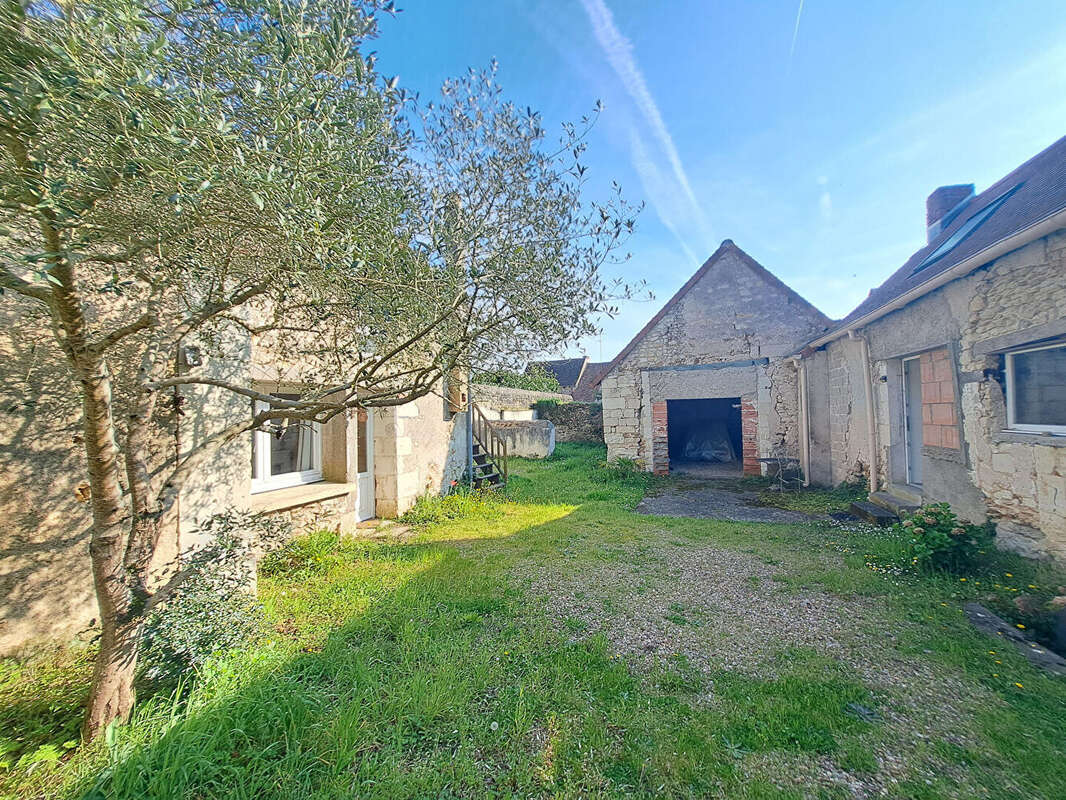 Maison à YZEURES-SUR-CREUSE