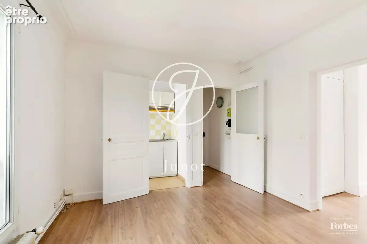 Paris 18e - JULES JOFFRIN / RUE DES CLOYS - Appartement  - 27,85m² Carrez - 2 pièces - Dernier étage - photo 11