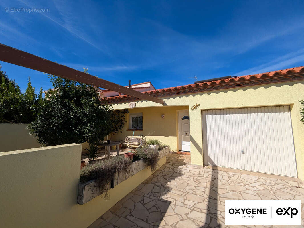 Maison à SAINT-LAURENT-DE-LA-SALANQUE