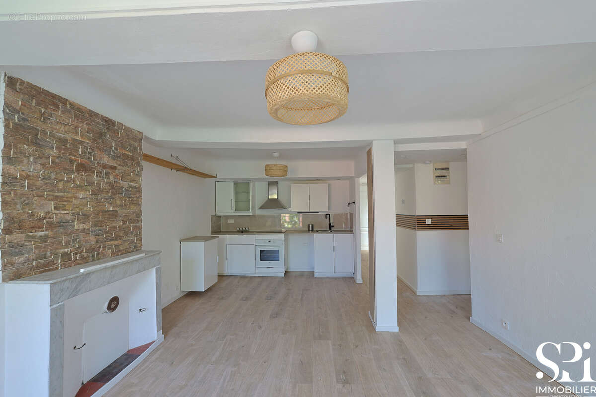 HYERES CENTRE- Appartement T3 62m2 Rénové - photo 3