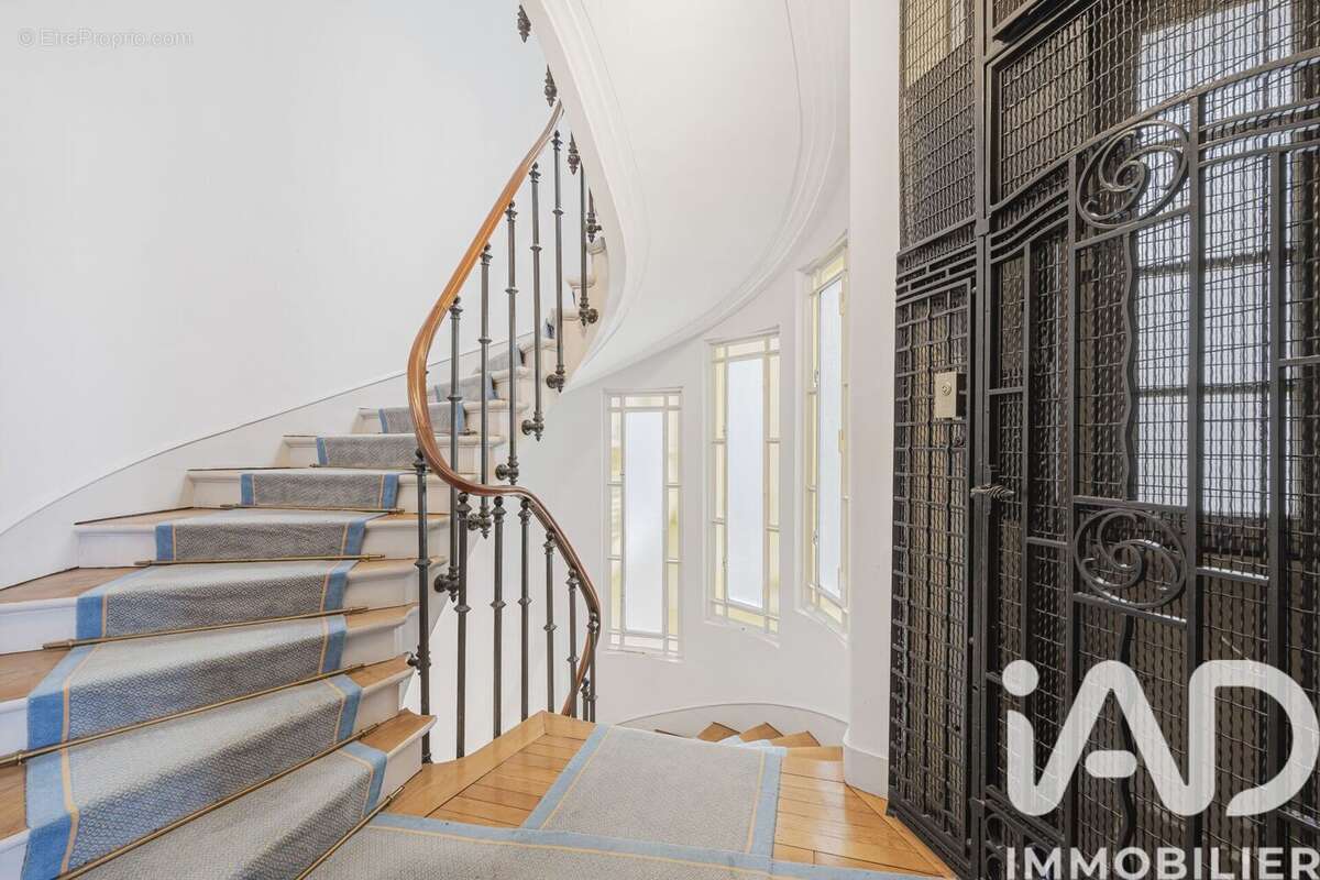 Appartement 126 m² à Paris-16e  - photo 3