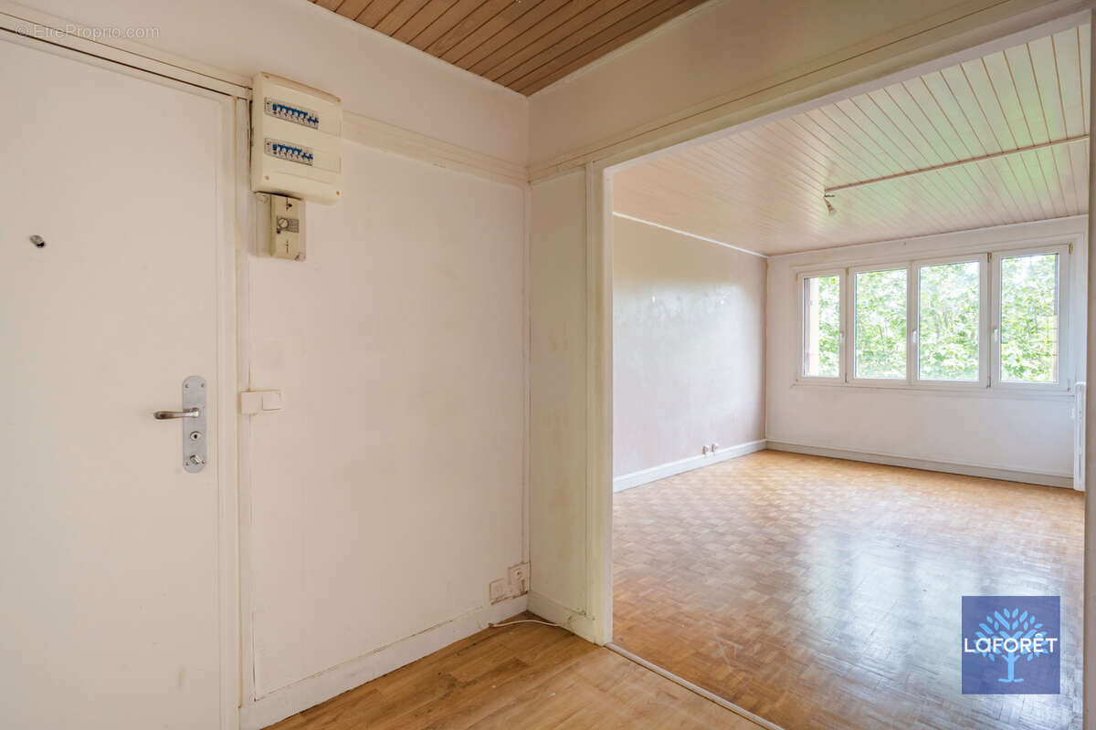 Appartement à LES PAVILLONS-SOUS-BOIS