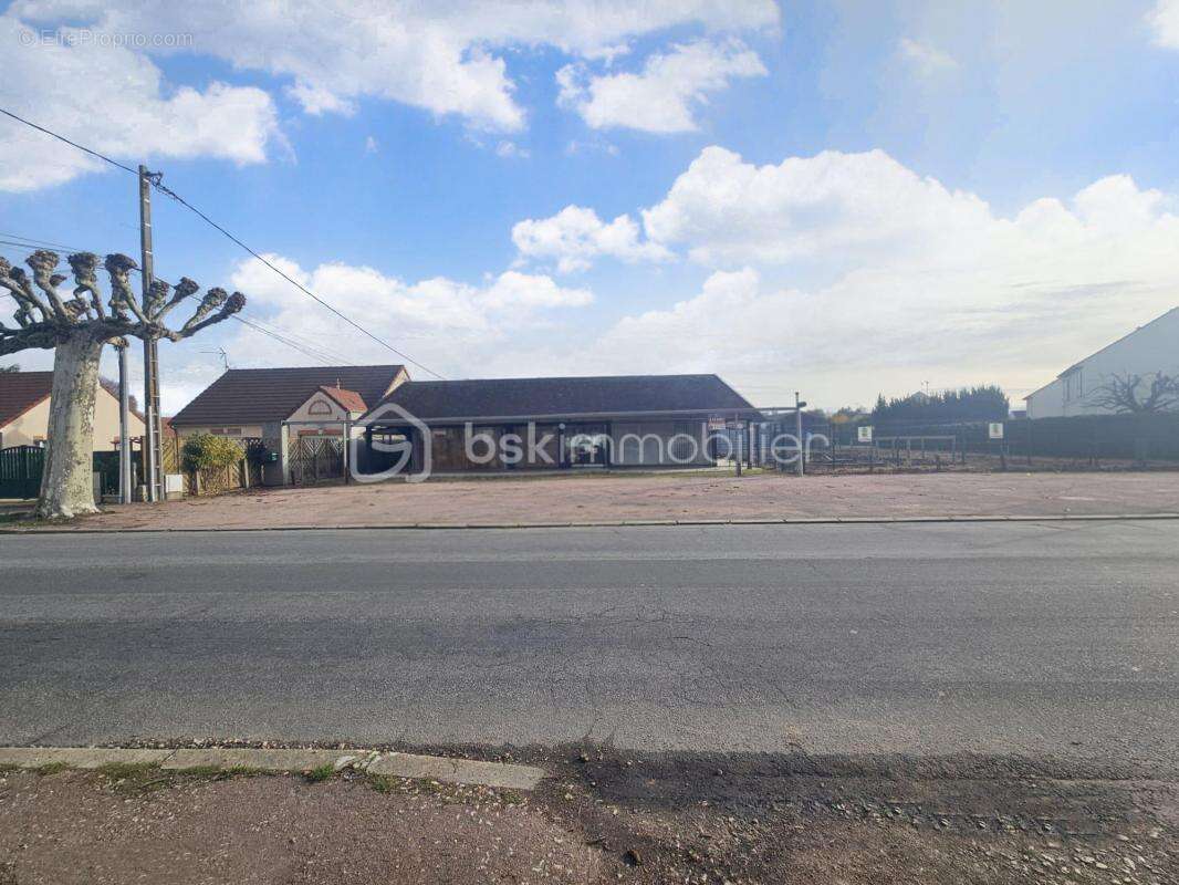 Commerce à SULLY-SUR-LOIRE