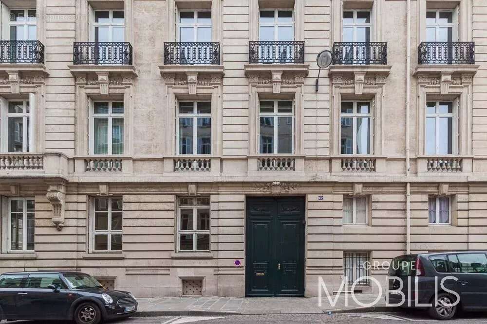 Appartement à PARIS-8E
