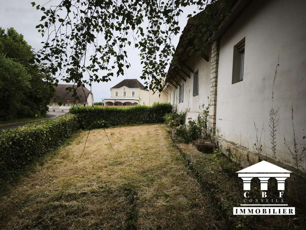 Maison à L'ABERGEMENT-SAINTE-COLOMBE