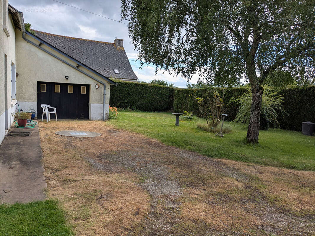 Maison à CARENTOIR