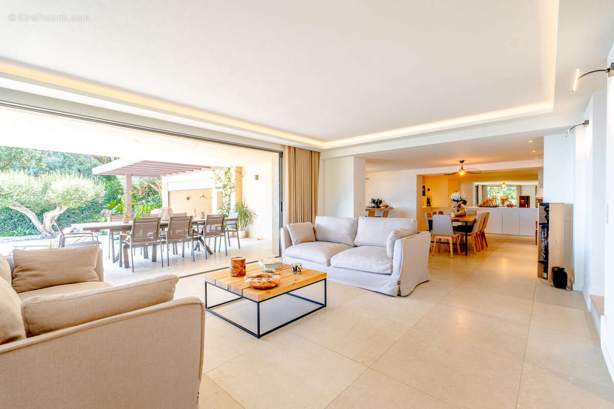 Domaine de la Nartelle villa de prestige avec piscine et vue mer dominante - photo 9