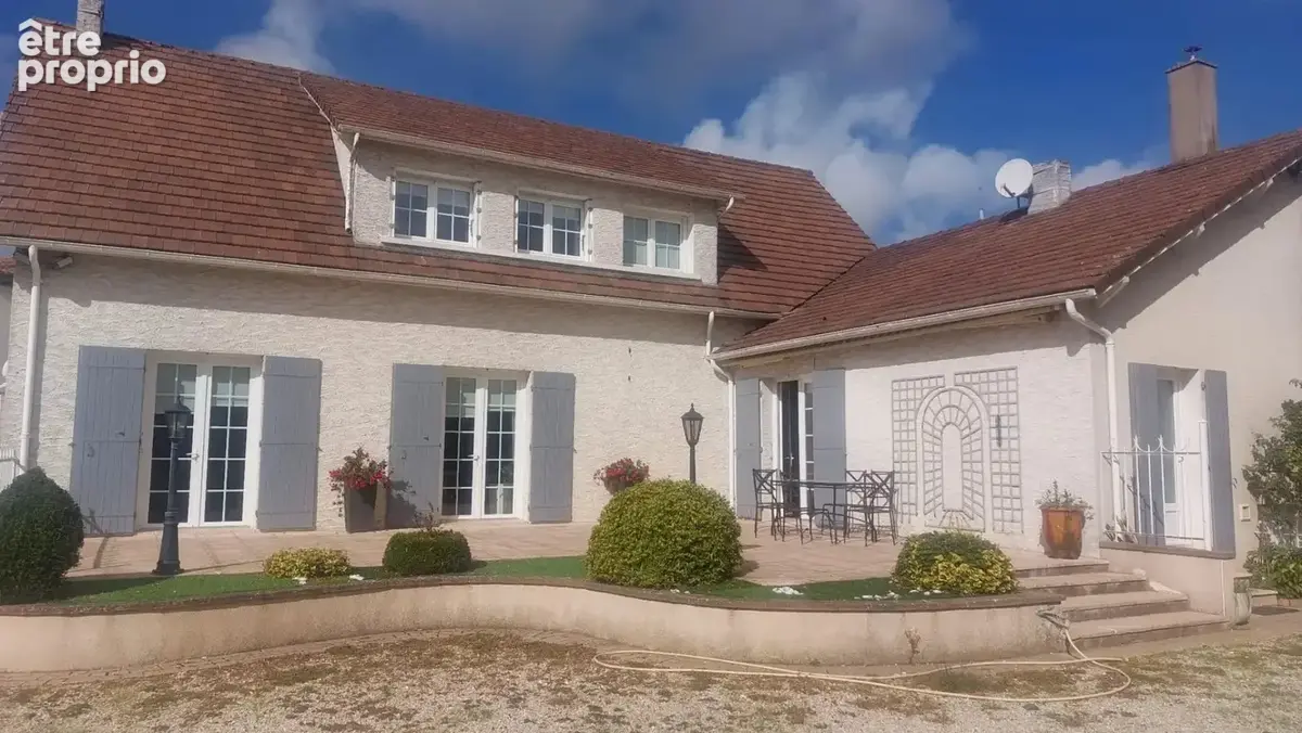 Photo Maison à Nueil-Les-Aubiers au prix de 273 000€