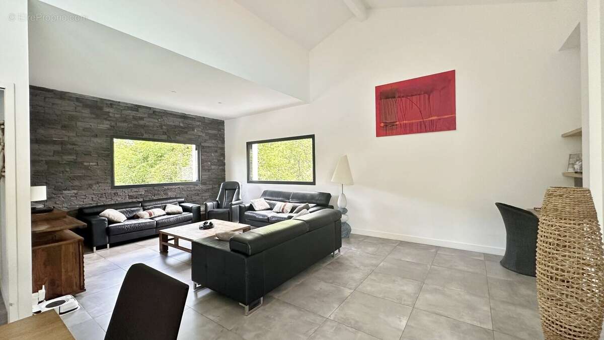 Villa d'architecte de type t8 de 220 m2 dont un appartement de 46 m2 avec piscine - photo 8