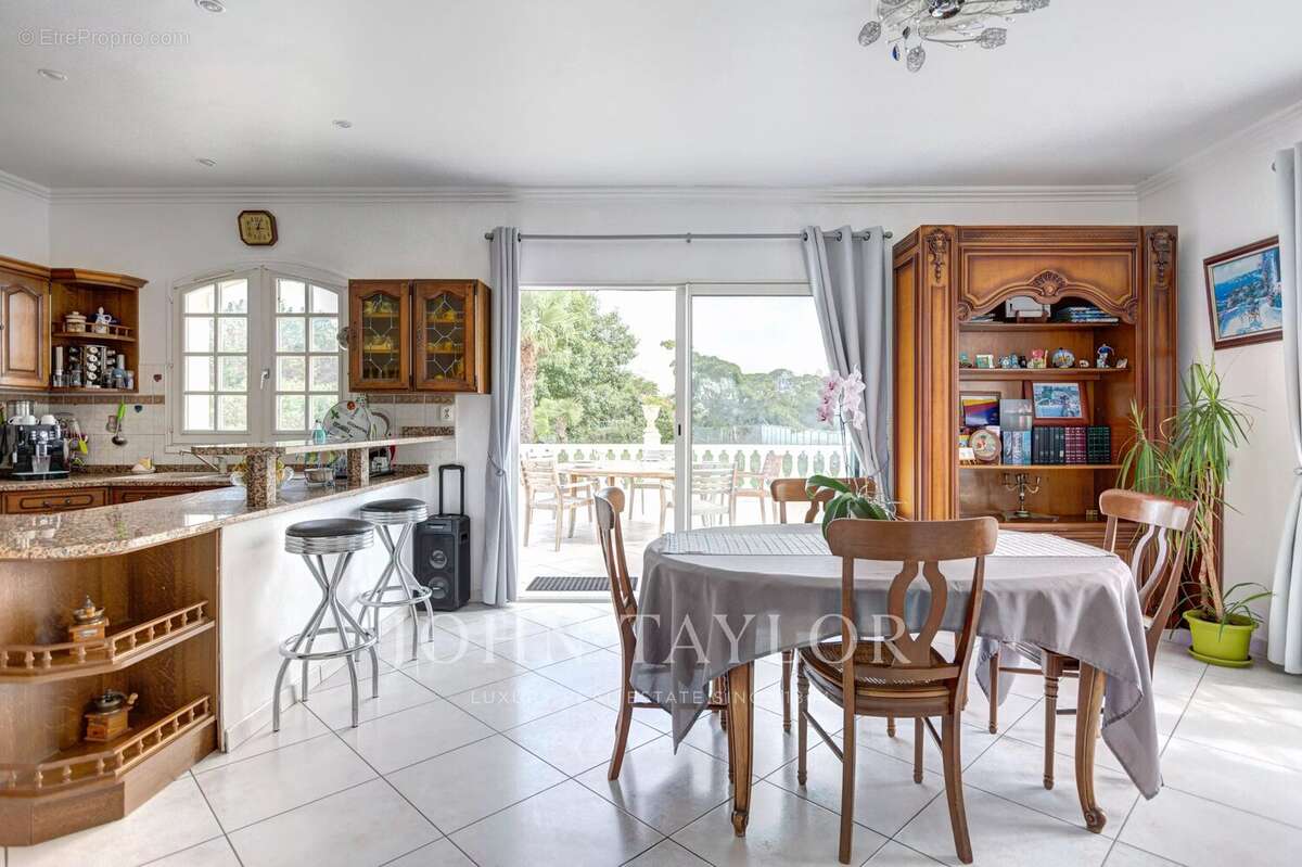 Maison à AMBARES-ET-LAGRAVE