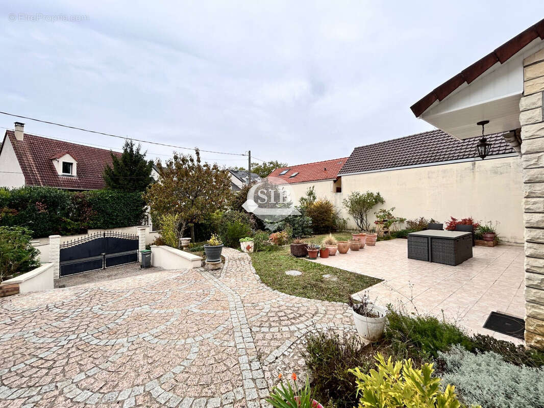 Maison à LA VILLE-DU-BOIS