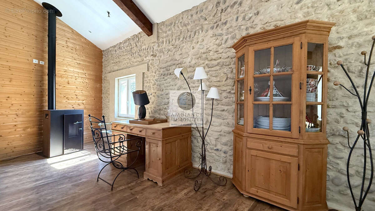 Maison à ETOILE-SUR-RHONE