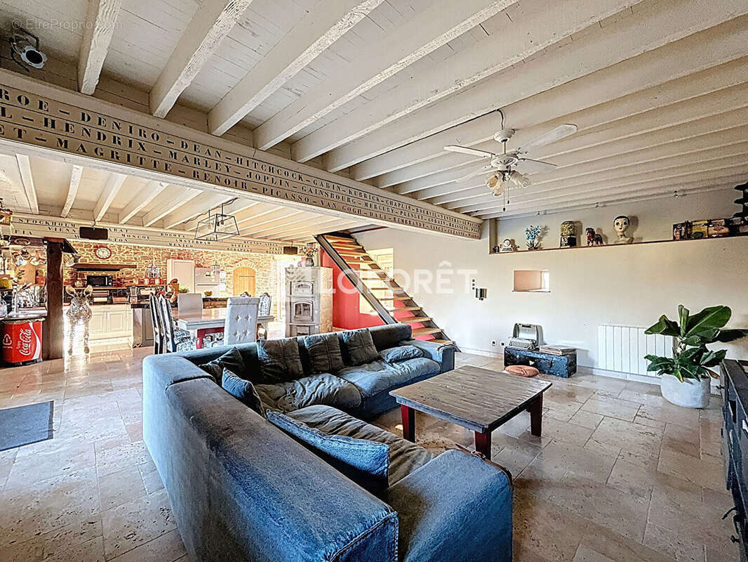 Maison à SAINT-QUENTIN-LES-CHARDONNETS