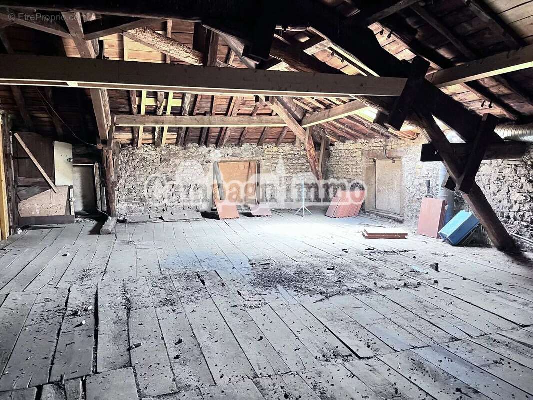 Appartement à PONTCHARRA-SUR-TURDINE