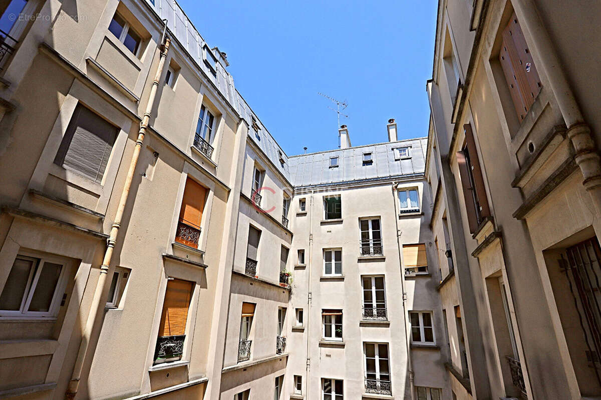 Charmant 2pièces au calme absolu - 3ème étage sur cour - Paris 18e - vendu loué 750  charges comprises - photo 10