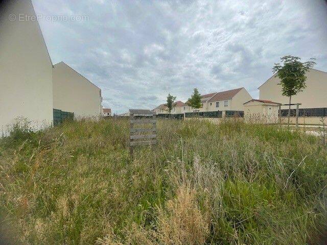 Terrain à LE PLESSIS-BELLEVILLE