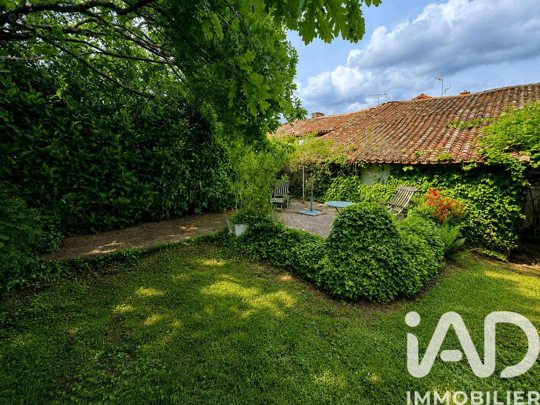 Maison 142 m² à Saint-Romain  - photo 6