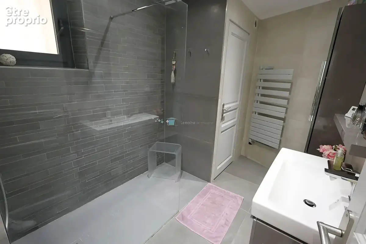 Bas de villa de 80 m² avec jardin de 320 m² et piscine - photo 18
