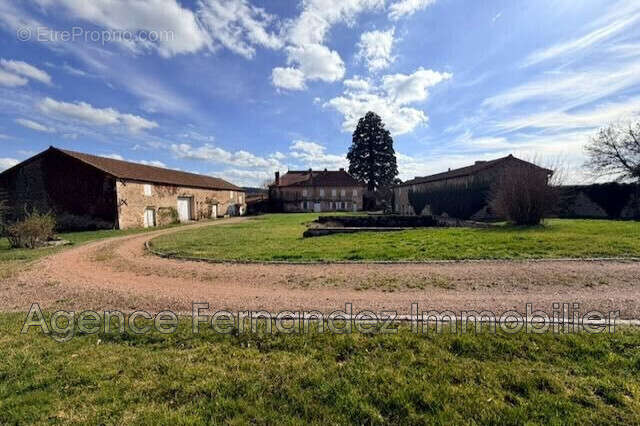 Maison 432 m² à Saint-Maurice-Les-Chateauneuf  - photo 4