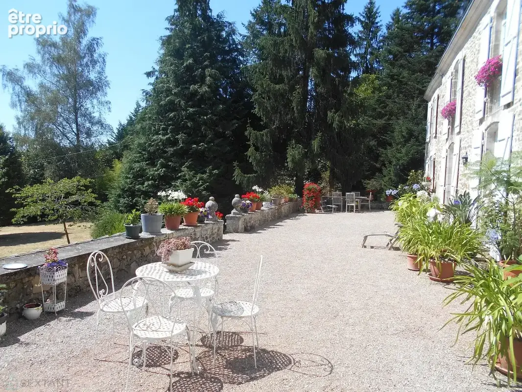 Niche en hauteur magnifique chateau sur 7700 m2 avec sa source - photo 11