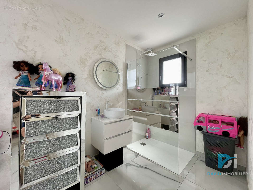 Maison à SAINT-THIBERY