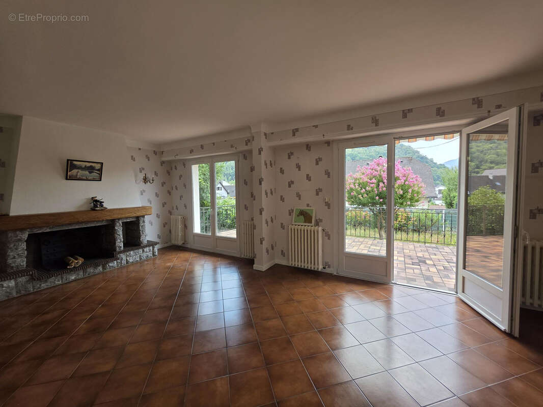 Lourdes   Maison avec deux appartements, grand garage et terrain constructible - photo 3