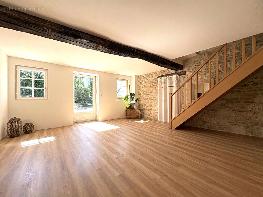 Maison 12 pièces - 5 chambres - LES VELLUIRE SUR VENDEE - photo 5