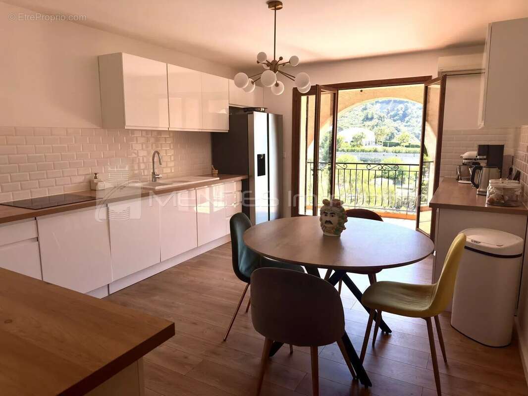 Appartement à EZE