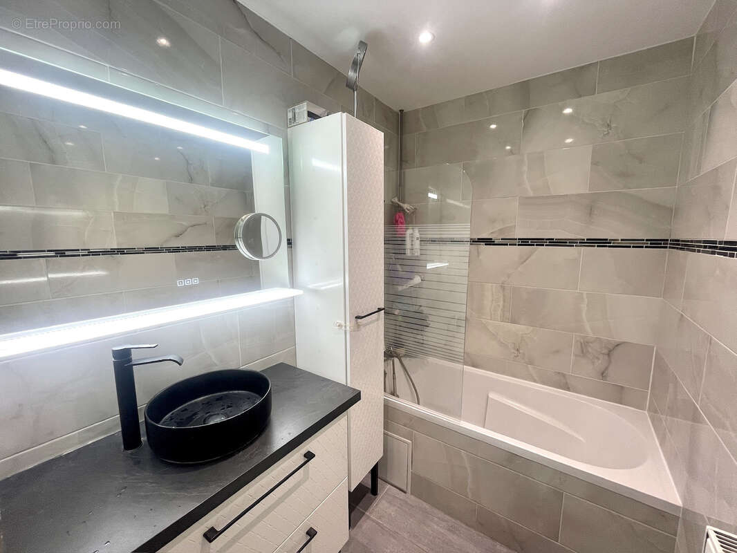 Appartement à CARROS