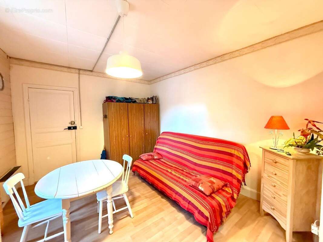   - Appartement à AX-LES-THERMES
