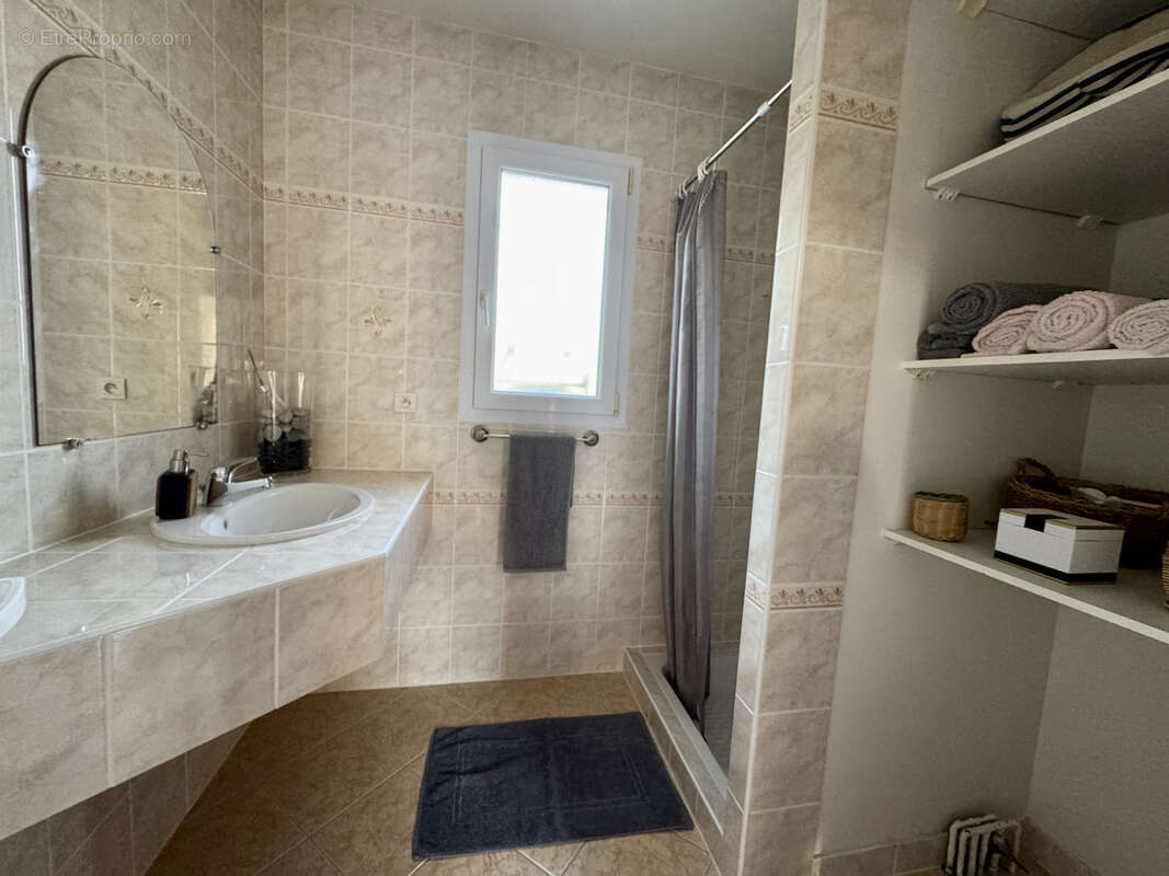 Maison à SAINT-ETIENNE-DE-FOUGERES