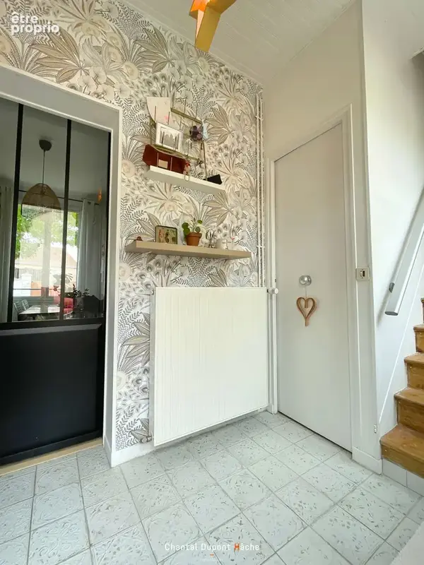 LUISANT - Maison années 50 avec 2 chambres, garage et terrasse ! - photo 7