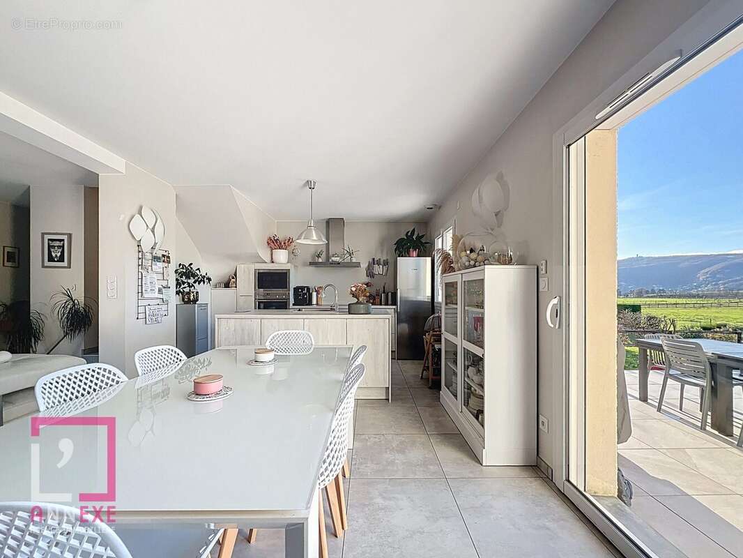 Maison à FONTAINES-SAINT-MARTIN