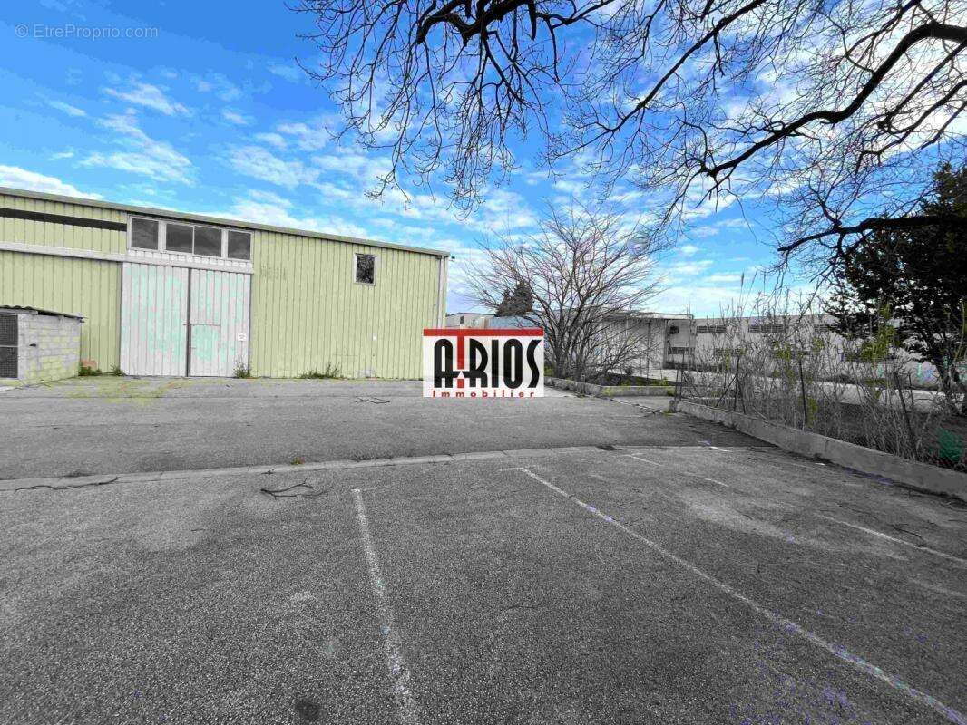 Commerce à LA FARLEDE