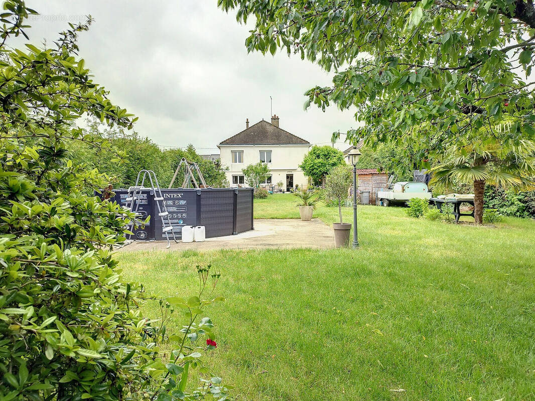 Maison à LA VILLE-AUX-DAMES