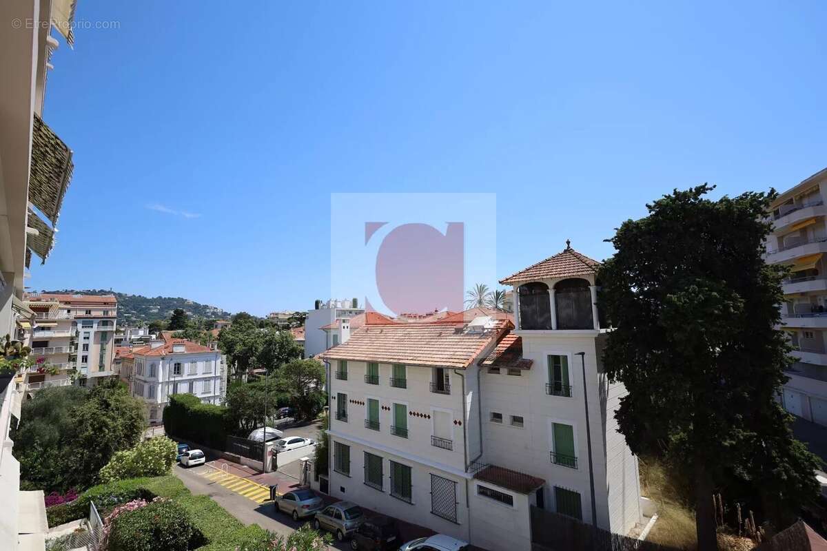 CANNES CARNOT -3 pièces traversant avec terrasse plein SUD,  box et cave – box supplémentaire en sus - photo 2