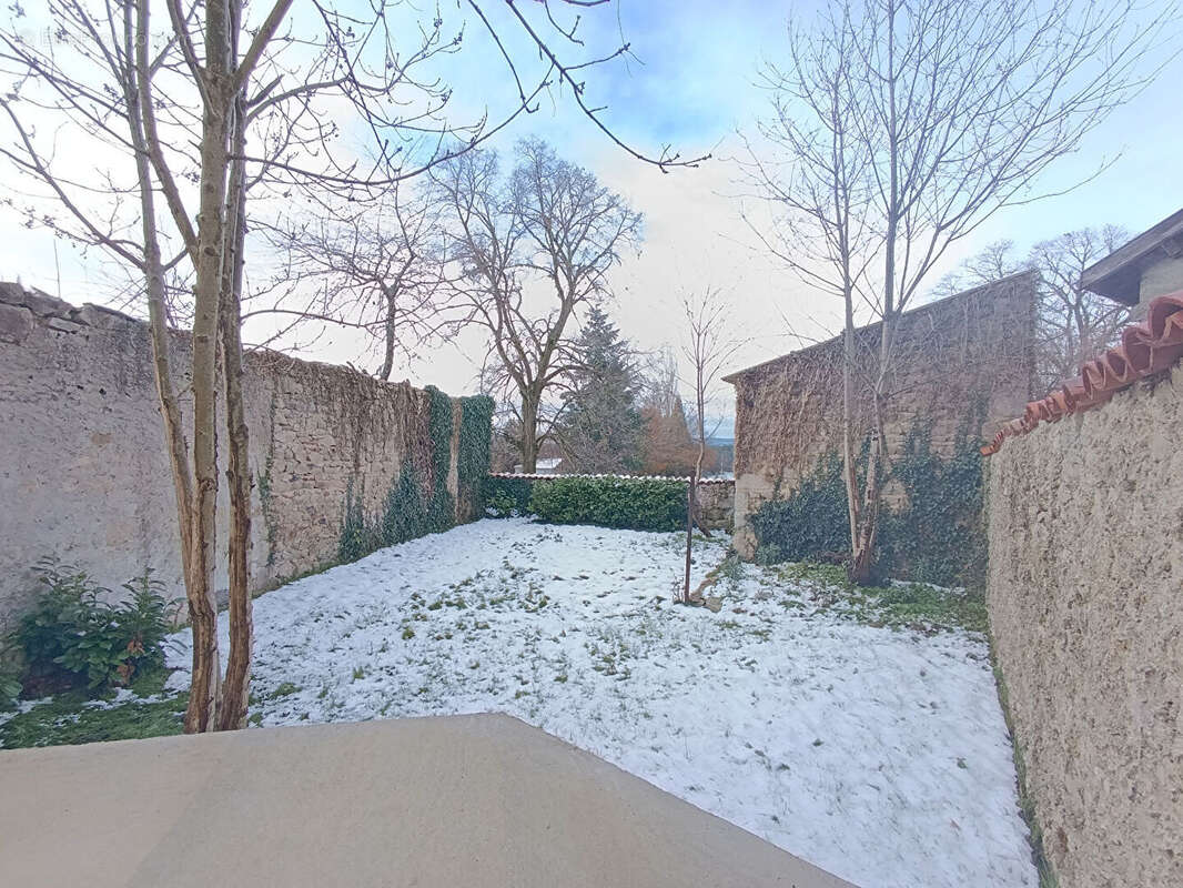 Autre à SAINT-PIERRE-DU-CHAMP