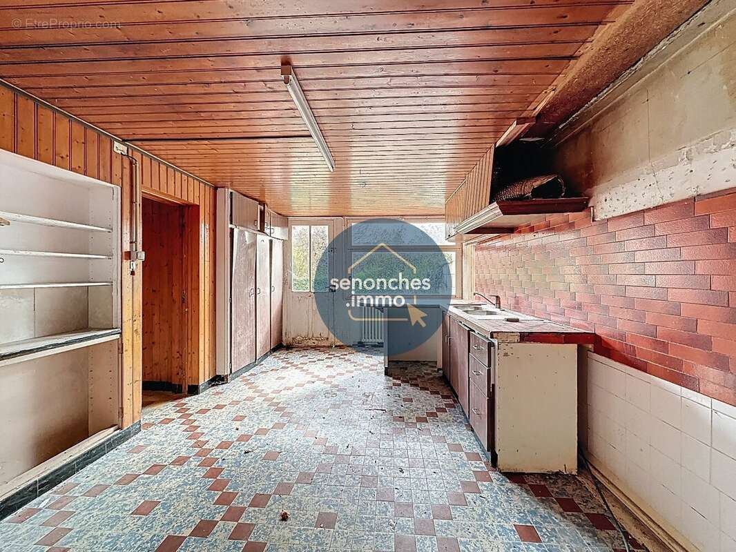 Maison à SAINT-VICTOR-DE-BUTHON