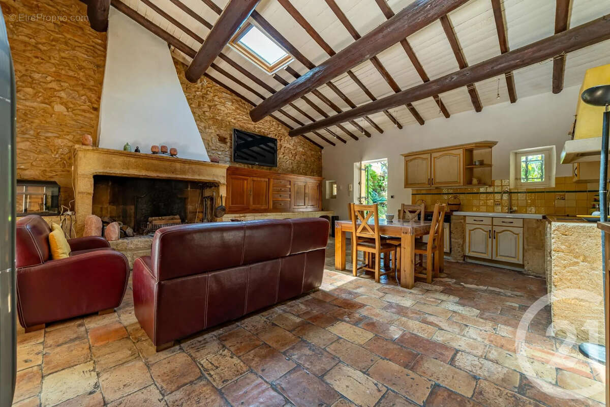 Maison 183 m² à Poulx  - photo 4