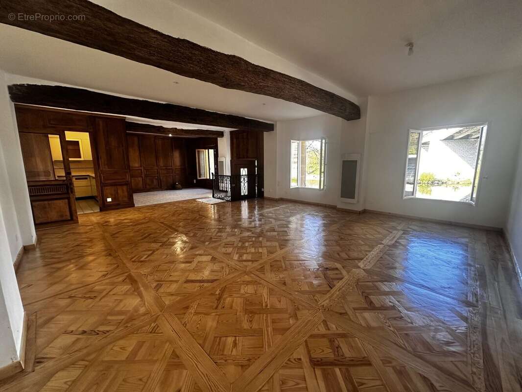 Maison à COUTRAS