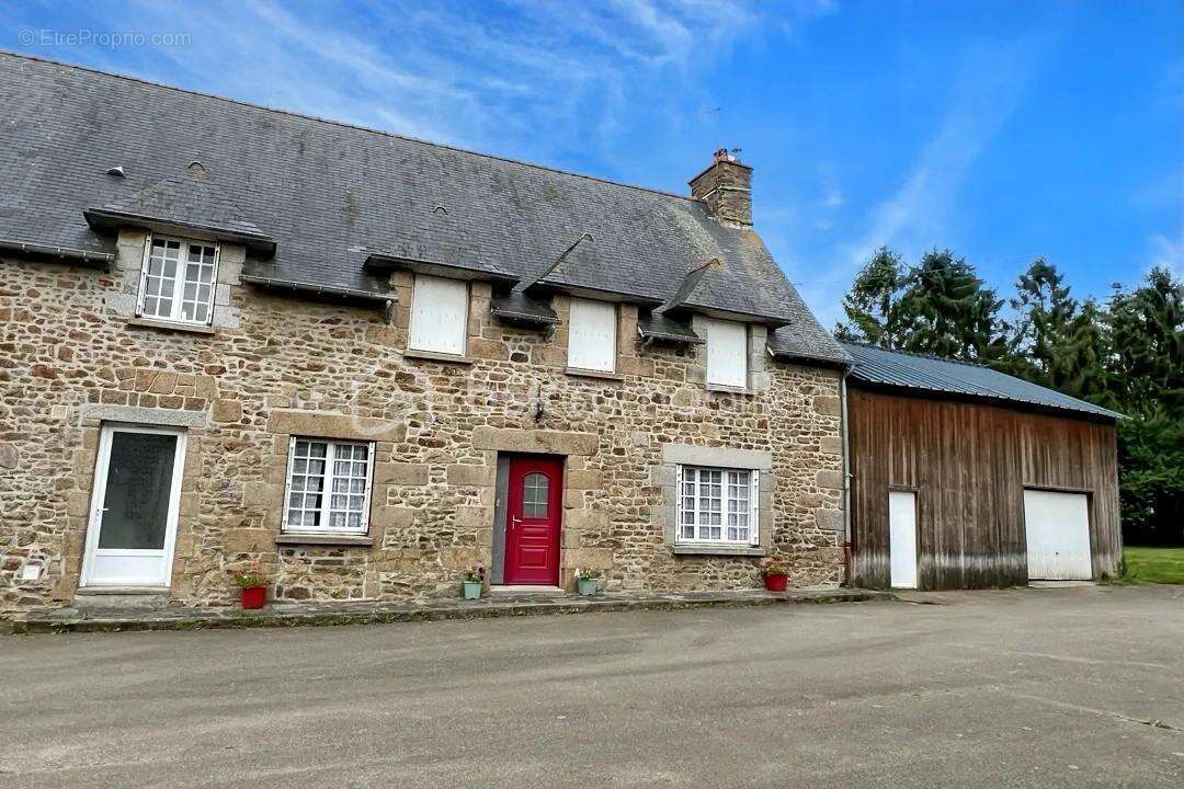 Maison à BAZOUGES-LA-PEROUSE