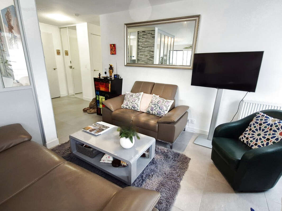 Appartement à COLLONGES-SOUS-SALEVE